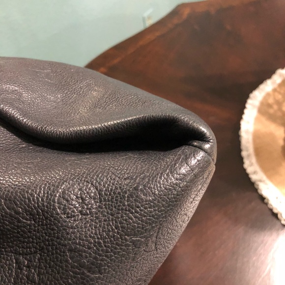 ❤️❤️SOLD❤️❤️❤️Authentic pre-Owned Artsy Empriente - Picture 5 of 7